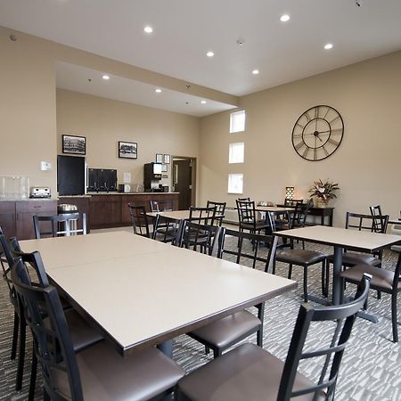 Cornerstone Inn & Suites Oelwein Exteriör bild