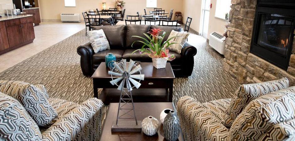 Cornerstone Inn & Suites Oelwein Exteriör bild